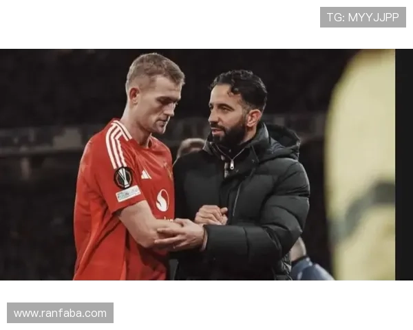 姆伯莫分享德里赫特进球前的鼓励时刻强调足球的不可预测性